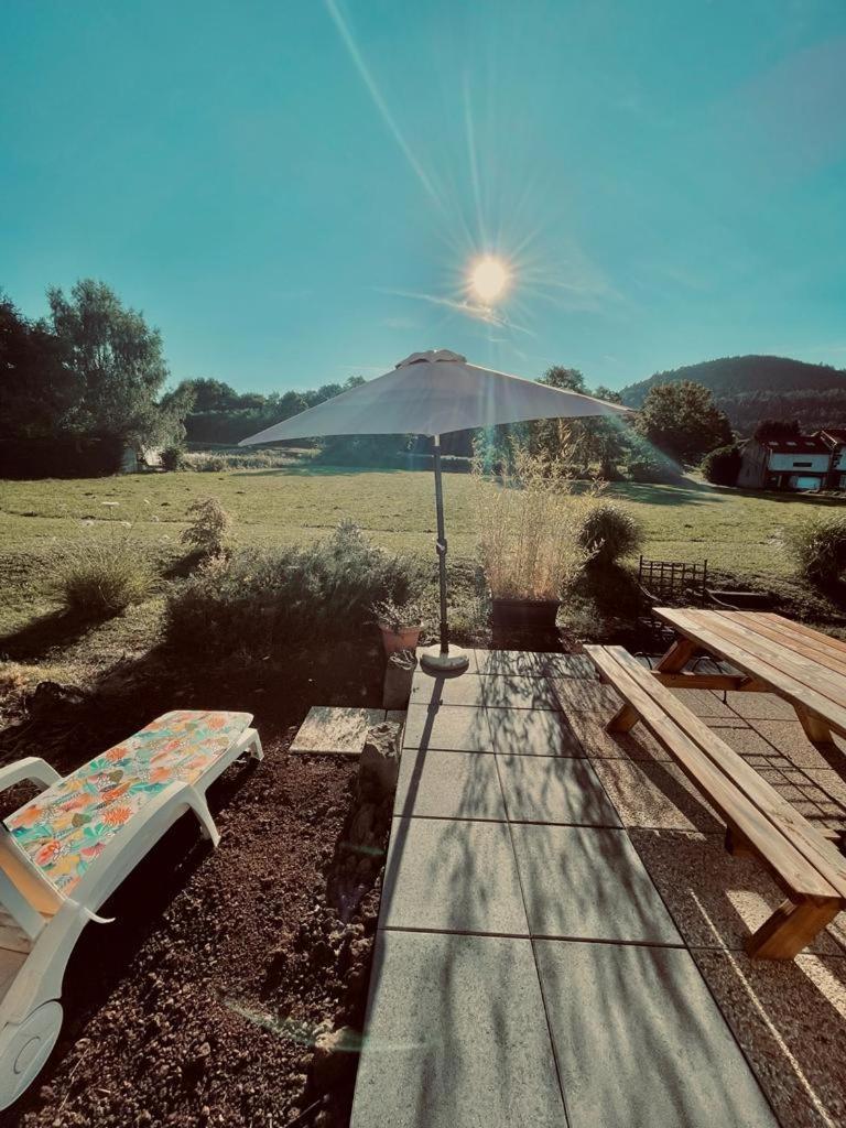 La Pierre Des Volcans Chaleureux Calme Champetre *